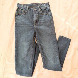 Old Navy FitsYou 3-Sizes-in-1 Extra High-Waisted Rockstar Super Skinny Jeans 2-6